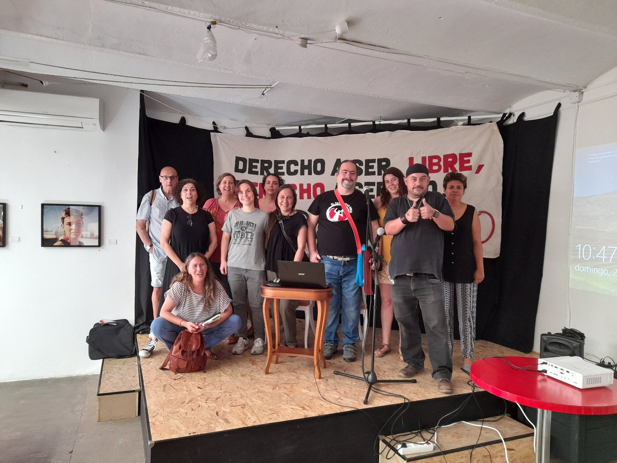 Equipo preparando el Día del Orgullo Loco en LA CASA de Patraix