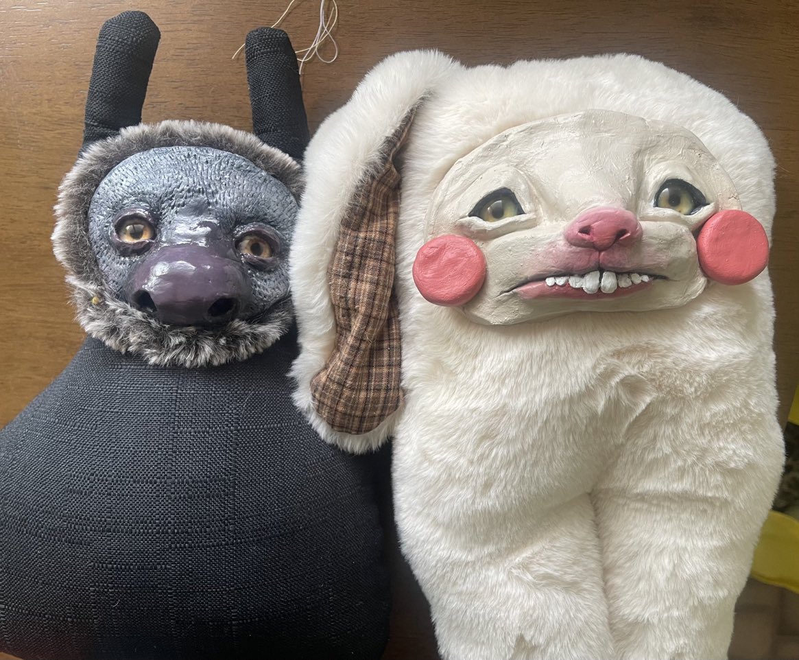 been working on these guys,
i call them Woogren & Merry.

#artistsontwitter #artdoll #plushies #fantasy #fantasyart #sewing #claysculpture #diy