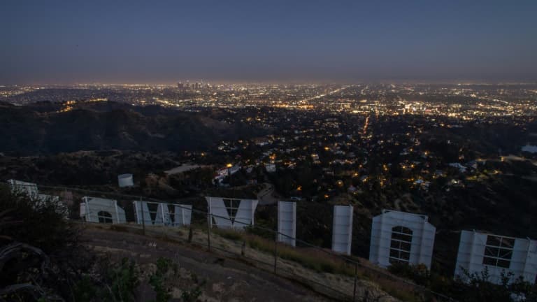 CTapissier's tweet photo. C'est une véritable déception. Elle devait atteindre le statut de "maison la plus chère du monde", elle n'est finalement qu'une "simple" villa de luxe. The One est une immense demeure à Los Angeles ! https://t.co/pJeh3blwe9 https://t.co/Qt5LlwLpvS
