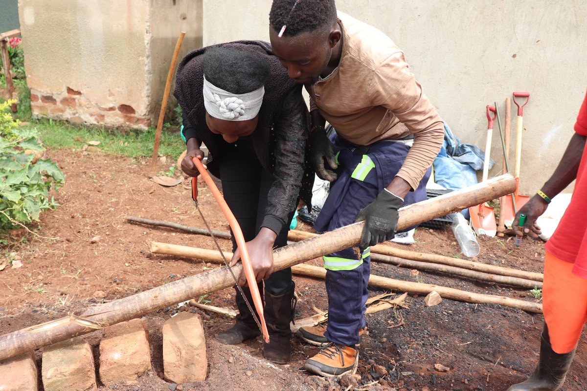 AfrikovationHub's tweet photo. Here we go! The Agripreneurship Bootcamp is here!  
Young Agripreneurs from Kunya ghetto community learning skills to construct seedling tables, &amp; raise &amp; manage vegetable seedlings in a mobile net house or local greenhouse.  
Start Now! Start a climate-smart urban farm! https://t.co/VB8ICWhwbG