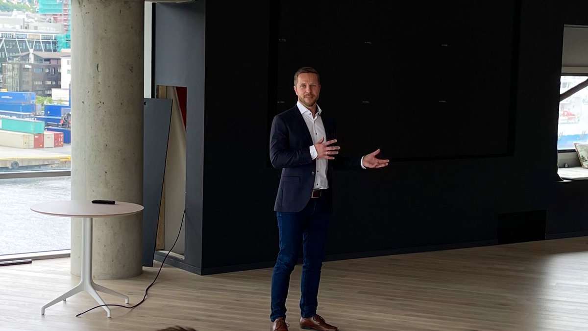 Vi leverer “Ende til Ende” sikkerhet sier <a href="/mbratterud/">Marius Bratterud</a> fra <a href="/Fortinet/">Fortinet</a> og viser til <a href="/Gartner_inc/">Gartner</a> #SecurttyMesh som er en kopi av <a href="/Fortinet/">Fortinet</a> #SecurttyFabric 😉

<a href="/NimaKhazai/">Nima Khazai</a> <a href="/ThomasAaEvensen/">Thomas Aa. Evensen</a> @larseidst1 @AleksanderWiig <a href="/InaDugstad/">Ina Malene Dugstad</a> <a href="/GauteFonnelop/">Gaute Fonneløp</a> <a href="/hofflard/">Håvard Søberg</a> <a href="/emmafuru/">Emma Furuseth</a> <a href="/KaySreb/">Kay sørebø</a>