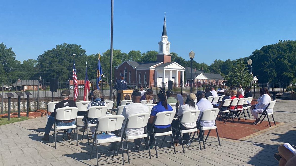 HamptonFBC's tweet photo. Today we remember and honor those that gave all for our freedom. https://t.co/mUCDV1U4g5