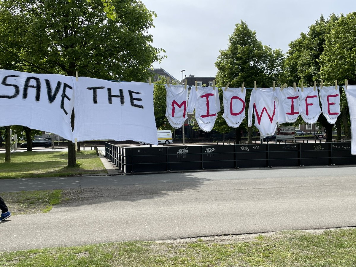 Save the midwife! Maar bovenal: behoudt de eerste lijn in de geboortezorg! Invoering van integrale bekostiging zal ten koste gaan van zorg in de wijk. @Noodalarmgbzorg <a href="/MinVWS/">Ministerie van VWS</a> <a href="/ministerVWS/">Sophie Hermans</a>  #verloskundigverzet #noodalarmgeboortezorg