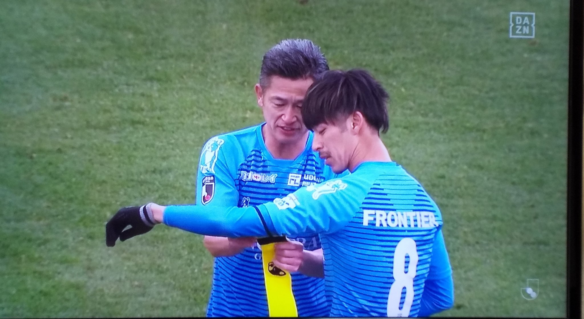 まさえ 昨日の試合後 横浜サポーターの謙介さんへのたくさんのコメントや写真を目にして こんなにも サポーターに愛されていたんだなぁ と改めて感じました 強い覚悟で山口に来てくれた謙介さん 横浜サポーターに負けないよう大切に後押しし