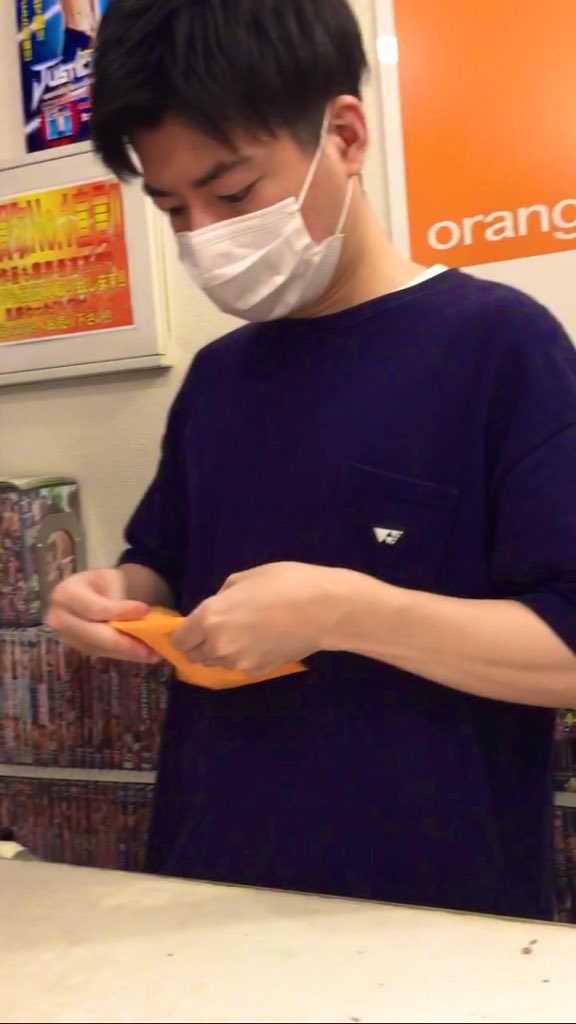 Minehara_Takumi's tweet photo. Hattenba Dairy EPพิเศษ
ญี่ปุ่นเริ่มกลับมาเปิดประเทศรับนักท่องเที่ยวบ้างแล้ว คิดว่าหลายคนคงอยากกลับไปเที่ยวแล้วแน่ๆ EPนี้เลยขอแนะนำร้าน Orange ที่อยู่ใกล้กับ Hokuokan ฮัตเต็นบะ No1 ของโอซากา จะเรียกว่าเป็นฮัตเต็นบะได้มั้ยไม่แน่ใจ แต่ชาวเกย์โอซากาก็มักไปหาซื้อของที่น่าสนใจที่นี่กัน https://t.co/QWKcHGFih2