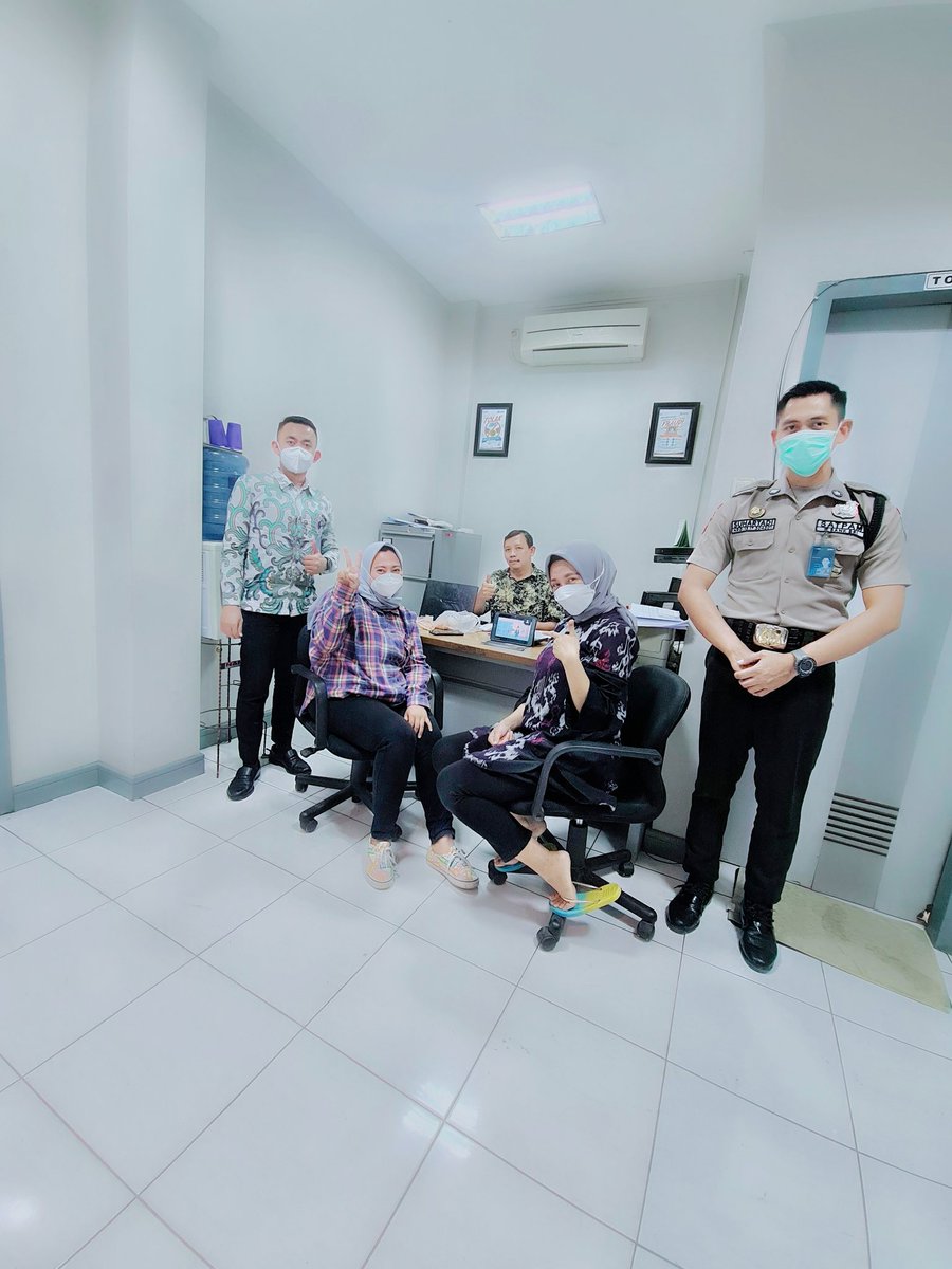 ArtaBRI14017's tweet photo. Selalu menjadi garda terdepan dalam MENEMBUS SMART SERVICE EXXELENT ,front liner untuk menuju layanan masa depan yang Prima untuk memberi makna indonesia.#satpamBRIpemberani #SatpamBRISigap.#pituWANIsiji #ROSurabaya https://t.co/Am3HRpbZnT