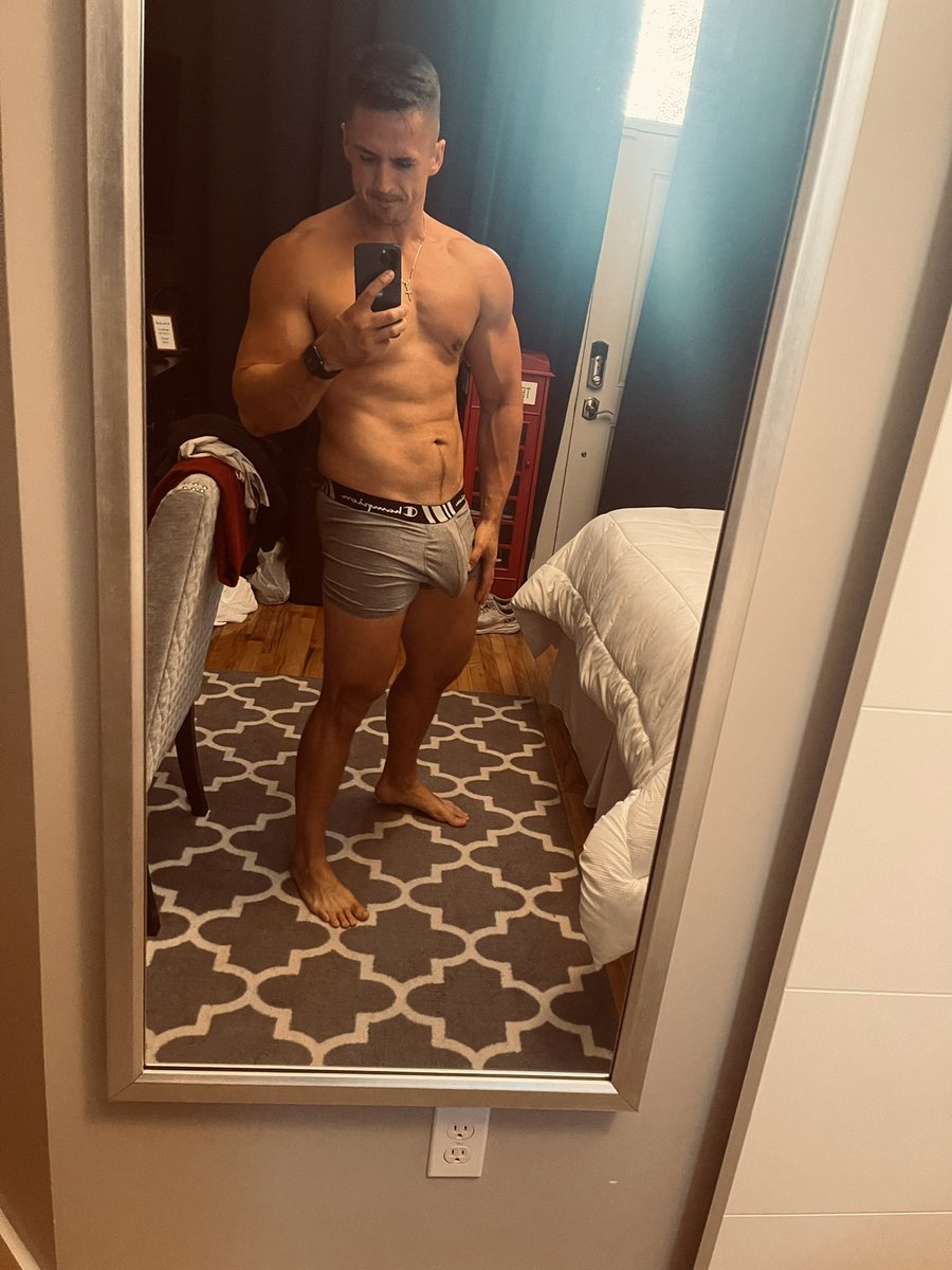 meatheadXRS's tweet photo. Current physique. Bit chubbier than I like but we going to lean out quick. https://t.co/F2GEEZj2ov