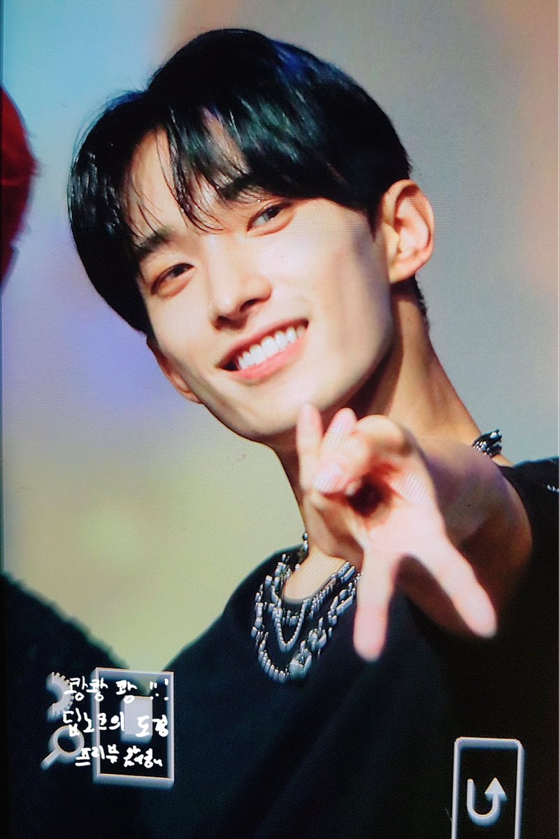 DeepKnock218's tweet photo. 220530 뮤직플랜트

갸루피스✌🏻 막차 탑승!!

#도겸 #석민 #DK   #ドギョム #세븐틴      #SEVENTEEN      #똑똑민 
@pledis_17 https://t.co/JpqkWNKTd0