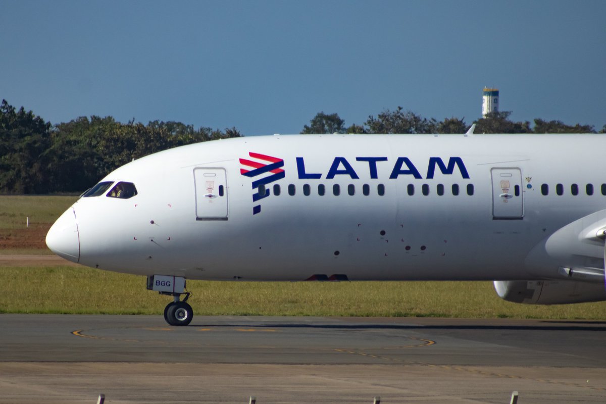 cnfapproach's tweet photo. ✈ @boeing 787-9 Dreamliner
🆔️ CC-BGG
🇨🇱 @latamairlines
🌎 SBKP / VCP @AViracopos
.
✅ Acompanhe também no Facebook, Instagram e Twitter: @ cnf.approach
.
#b787 #boeing #cnfapproach #latam #avgeek #vcp #latamchile #boeing787 https://t.co/QANwBEwltg