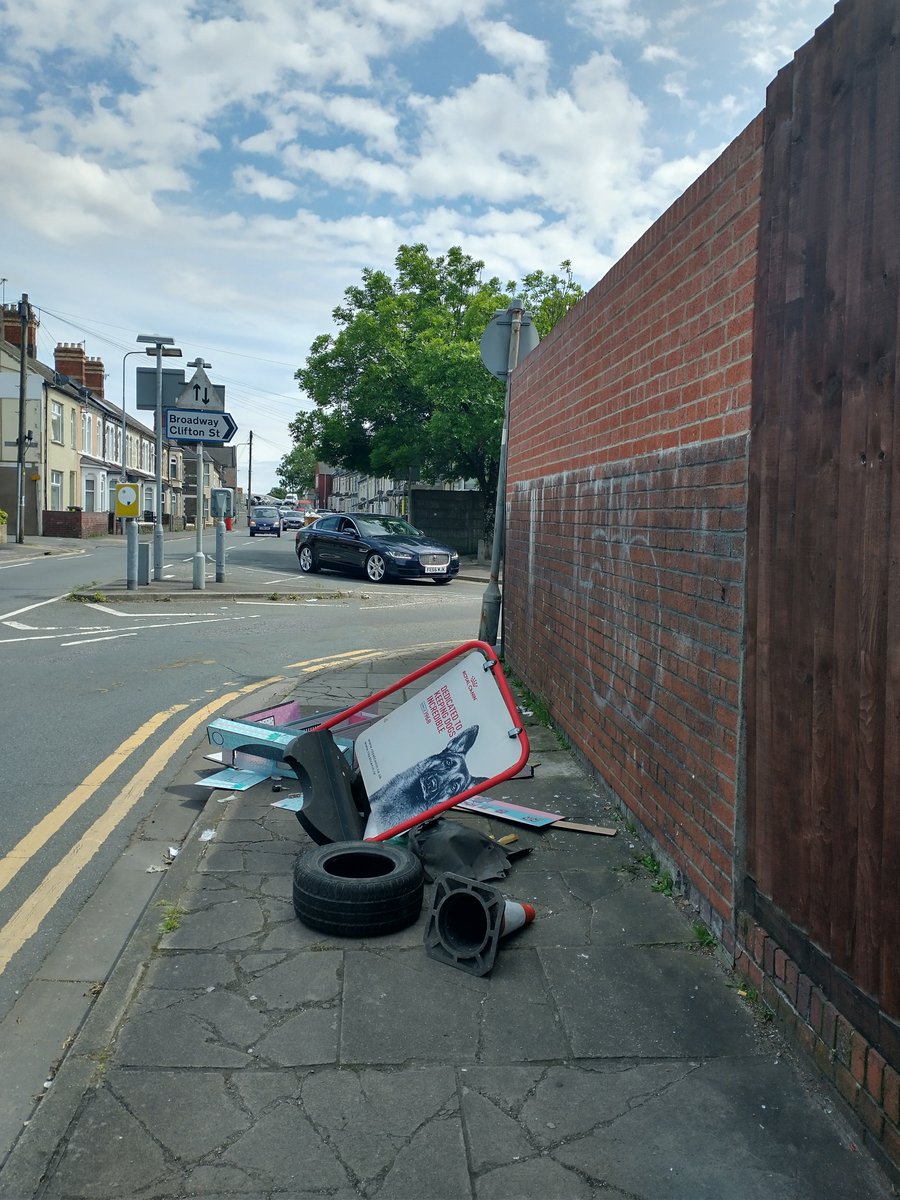 jacquic71's tweet image. @cardiffcouncil #quickquerycardiff not sure if flytripping but it is in the way by the royal Oak