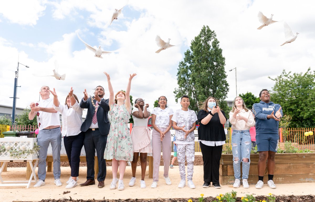 BeFirstLondon's tweet photo. Everdove Park - the park for peace - saw hundreds of residents attend its opening this past Saturday. The meanwhile park was co-designed by students at @greatfields school and built by @WillmottDixon. Read more here: https://t.co/xtRo3IygfE https://t.co/tI15BdcCgA