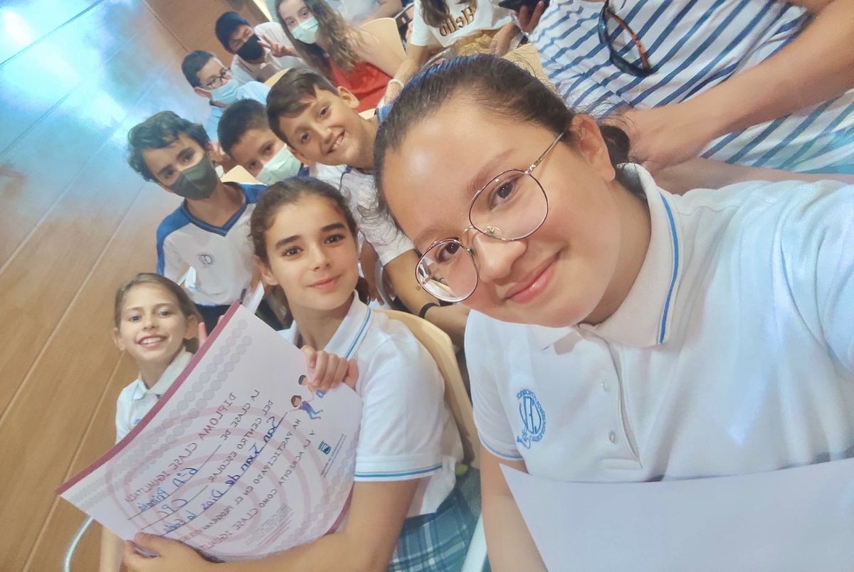 LaGoletaColegio's tweet photo. #VivirenIgualdad👫
El pasado Miércoles, en el Museo del Patrimonio de Málaga, las clases 4º, 5º y 6º de #PrimariaGoleta, recibieron su certificado por la participación en el programa patrocinado por @malaga @Malagaconvive "Vivir en igualdad"
#somosEscuelaVicenciana💙 https://t.co/F2CFA8fxtH