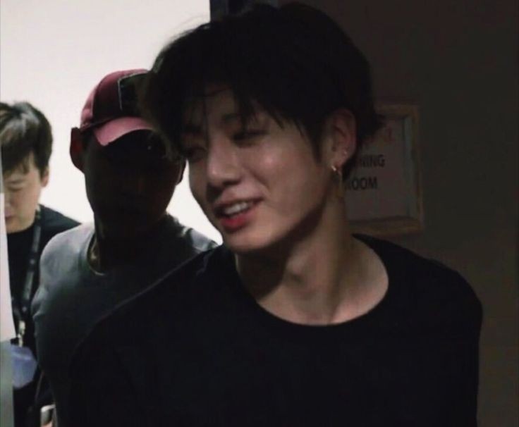 VKFLORAL's tweet photo. #taekookau [ Can't You See Me ? ]

SNU straight playboys Taekook have one rule:

Play with people's hearts but never date them.

It was fun, to break hearts of others, they thought.

Until Taehyung fell for his own friend Jungkook.

And Jungkook fell for one of his hook ups. https://t.co/wB0Aq70v9s