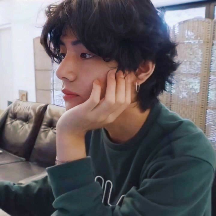 VKFLORAL's tweet photo. #taekookau [ Can't You See Me ? ]

SNU straight playboys Taekook have one rule:

Play with people's hearts but never date them.

It was fun, to break hearts of others, they thought.

Until Taehyung fell for his own friend Jungkook.

And Jungkook fell for one of his hook ups. https://t.co/wB0Aq70v9s