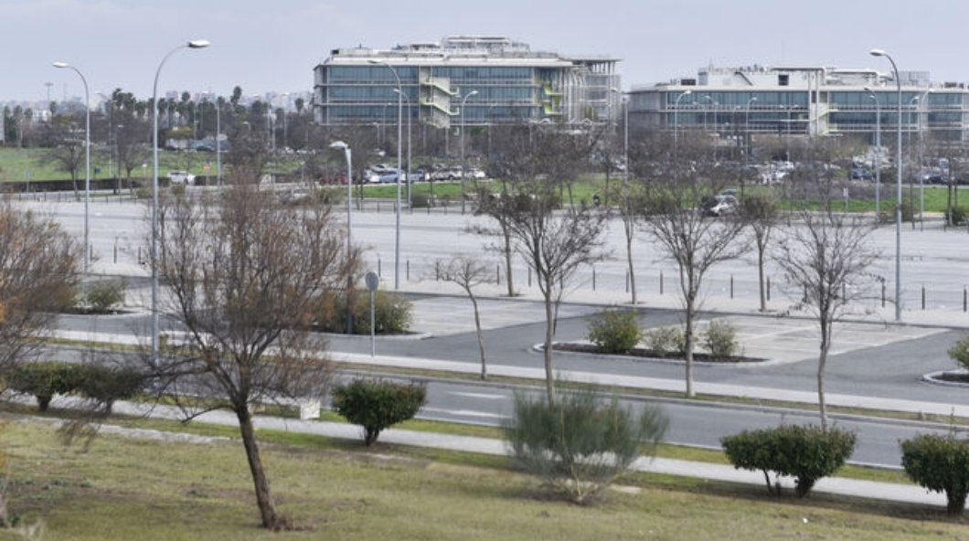 mdoiso's tweet photo. Para mí, uno de los mayores logros de @JuanMa_Moreno en la provincia de Sevilla es la compra de los edificios de Abengoa para la creación de la futura ciudad de la justicia, referente en toda España
¿Y para ti, @sanmauiso @isorna45 @Ezimarinb? 

#EquipoJuanma 
#JuanmaPresidente https://t.co/RHeqgDW3UX