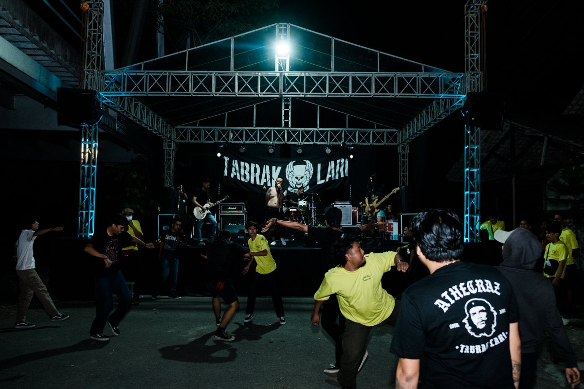 jafars__'s tweet photo. 07/01/2022 @stan_islaus on stage at Selebrasi @ATHECRAZPSS 21th "Tabrak Lari" https://t.co/Y5Si0jDSkq