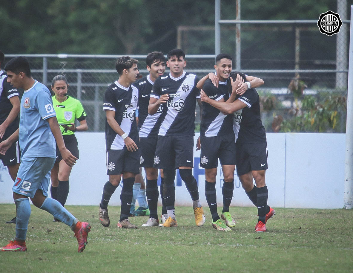 elClubOlimpia's tweet photo. ¡GANÓ, GUSTÓ Y GOLEÓ #OLIMPIA!

➖ Reserva.

Fue [5-1] sobre Resistencia por la octava fecha del #Apertura2022.

⚽️ Aaron Páez (2), Marcos Caballero, Ronald Cornet y Alex Franco.

#Olimpia𝗡𝘂𝗻𝗰𝗮Para ⚪⚫⚪ https://t.co/DsPltRO6R3