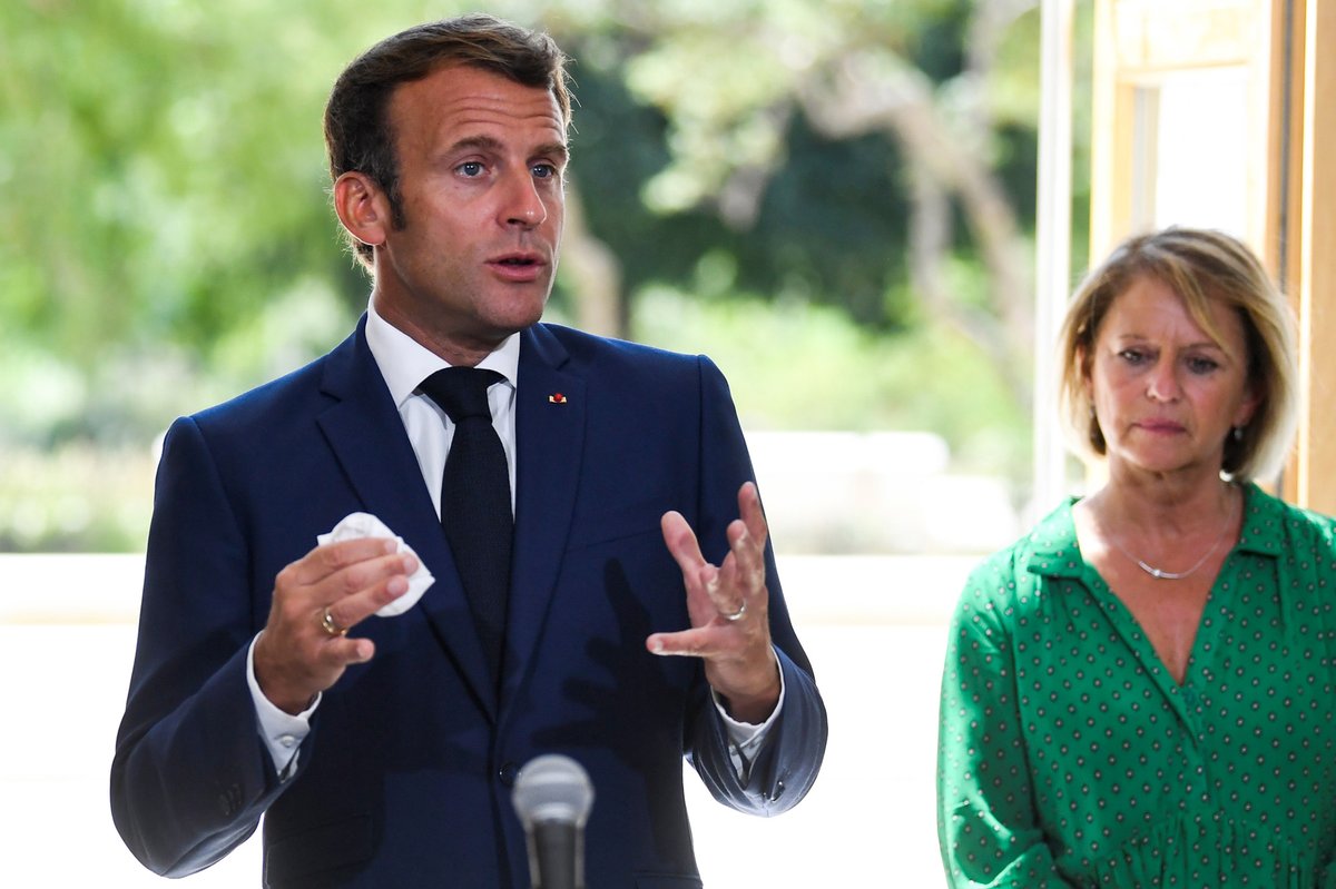 JeanickTarriere's tweet photo. #Agenda Mardi 31 mai, @EmmanuelMacron @BrigBourguignon se rendront en #visite au #chevet du @CHPC50 qui depuis ce jour, fait réguler son service #urgences par le centre 15 de 15h00 à 8h30, élargissant  la plage horaire pdt laquelle il n’est plus possible de s’y rendre directement https://t.co/nWg0bFG90l