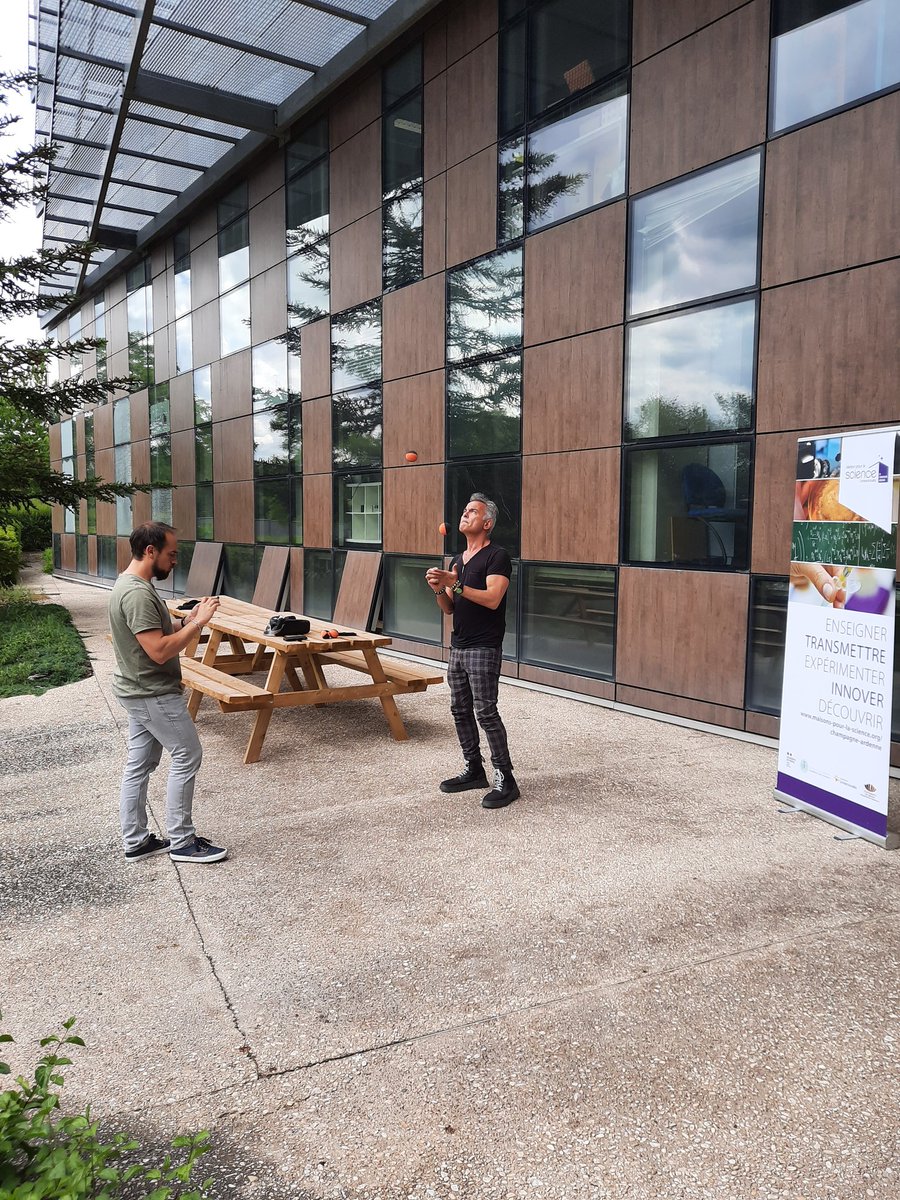 MPLS_CA's tweet photo. Création d'une #capsule #vidéo #pédagogique avec Nicolas Rio #formateur académique #Mathématiques @MPLS_CA
Et Laurent Di Menza #professeur #laboratoire de Mathématiques #jonglerie #LMR #urca #maisonpourlascience #ufrsenreims #acreims #fondationlamap #CREA https://t.co/hrro9DGIqI