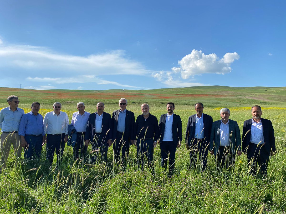 İl yönetim kurulu üyelerimizden <a href="/ahinKapigay1/">Şahin Kapşigay</a> kardeşimizin amcasının taziye dönüşü teşkilatlarımızla birlikte Muş ovasının eşsiz güzelliğinde il yönetim kurulu üyelerimizle günün anısına fotoğraf çektik.