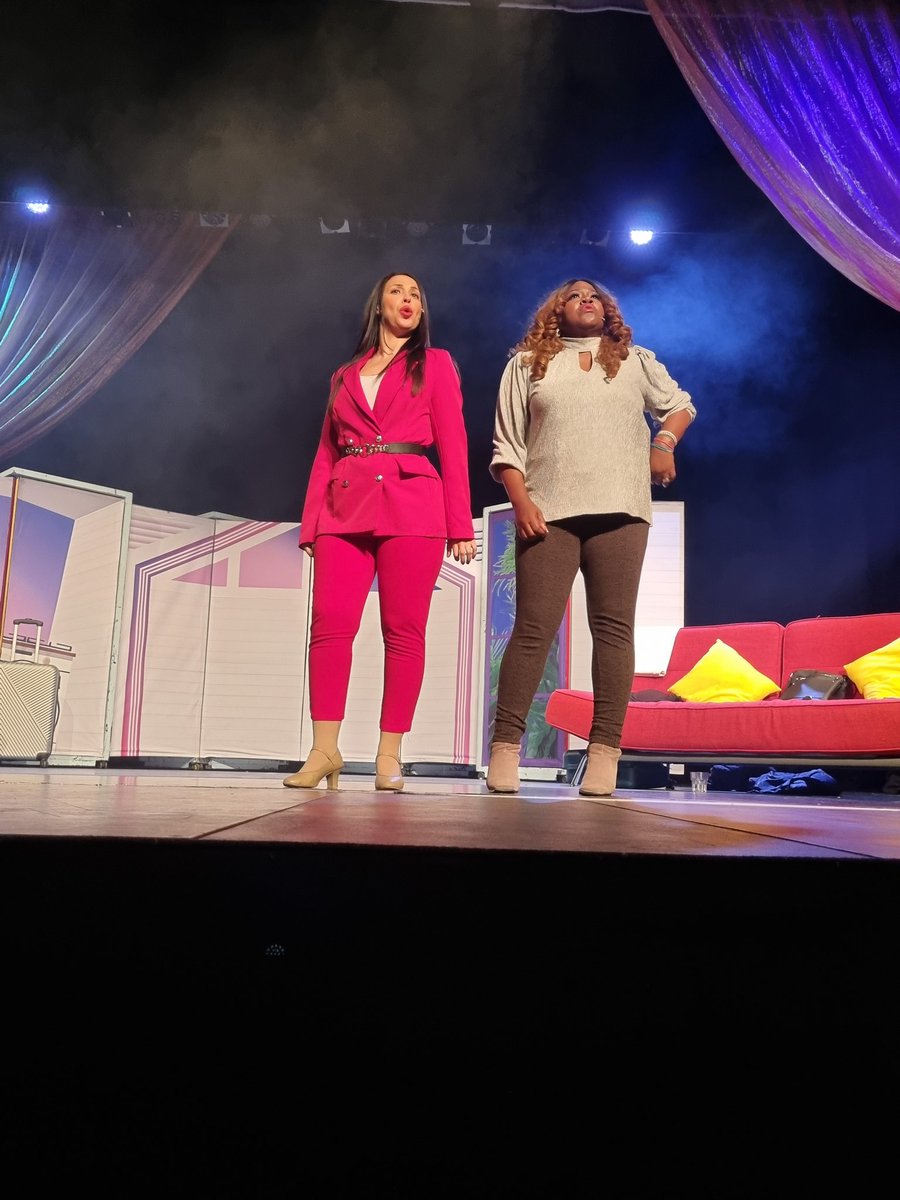 chantelle_kemp's tweet photo. Had the best night last night watching the gorgeous ladies @Nickyfar @AmelleOfficial and @WendiHarriott in @SoulSistersTour with @jed1e @lindasavage05 @Currie71 @beckie271186 ❤❤ https://t.co/bkFAzXKnxj