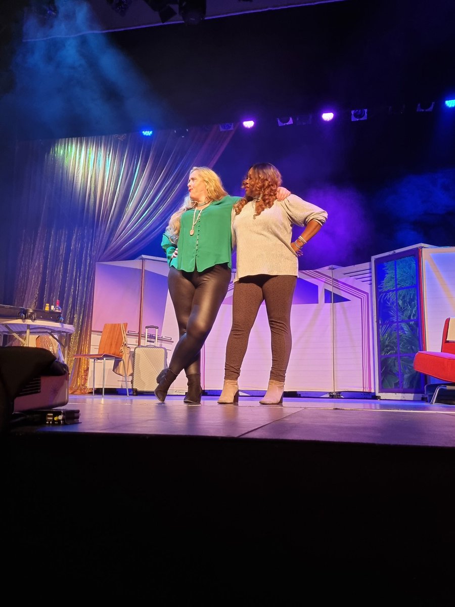 chantelle_kemp's tweet photo. Had the best night last night watching the gorgeous ladies @Nickyfar @AmelleOfficial and @WendiHarriott in @SoulSistersTour with @jed1e @lindasavage05 @Currie71 @beckie271186 ❤❤ https://t.co/bkFAzXKnxj