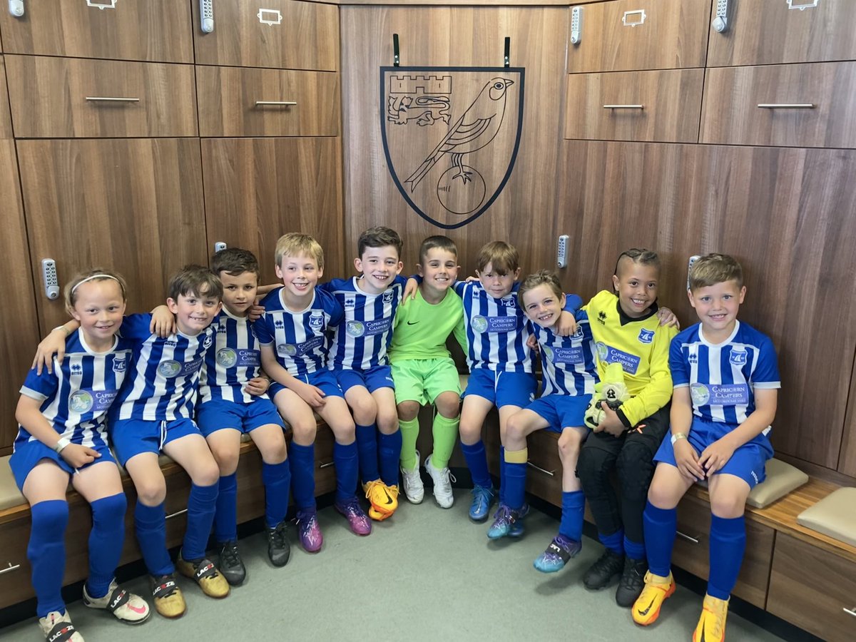 WroxhamFC_U12s's tweet photo. Wow. Another incredible morning for our @The_Yachtsmen u8s in the @PrecisionPass tournament @NorwichCityFC Carrow Road. 

Plenty of hard work, goals &amp; most importantly HUGE smiles. More memories made! 💙

🎶Championee, Championee, Oley, Oley, Oley!🎶 ⚽️⚓️⚽️ #AHOY https://t.co/lk7YjoLQsk