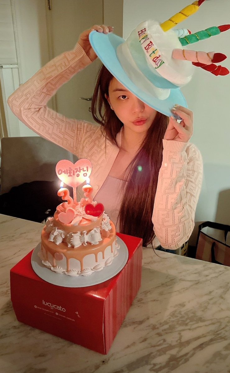 Aniss15597's tweet photo. Before today end, i wanna tell this super talented lady @itzailee a happy birthday๐๐๐๐๐๐ฅณ๐ฅณ
Sending virtual hugs ๐๐ปโโ๏ธ๐๐ปโโ๏ธ๐๐ปโโ๏ธ๐๐ปโโ๏ธ๐๐ปโโ๏ธ
#HappyAileeDay
#ํดํผ์์ผ๋ฆฌ๋ฐ์ด https://t.co/vbevzcL9FW
