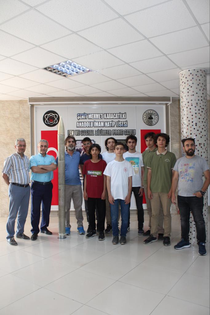 AihlSmk's tweet photo. Osmaniye Şehit Mehmet Karacatilki AİHL olarak bir gurur daha yaşadık. Okulumuz A01 Osmaniye OSKAR Roket Takımı, Teknofest Lise Kategorisinde KTR( Kritik Tasarın Raporu) aşamasını geçmiştir. 755 Tam puanın 702 sini alarak, büyük bir başarıya imza atmıştır. https://t.co/fojyNNCZ56
