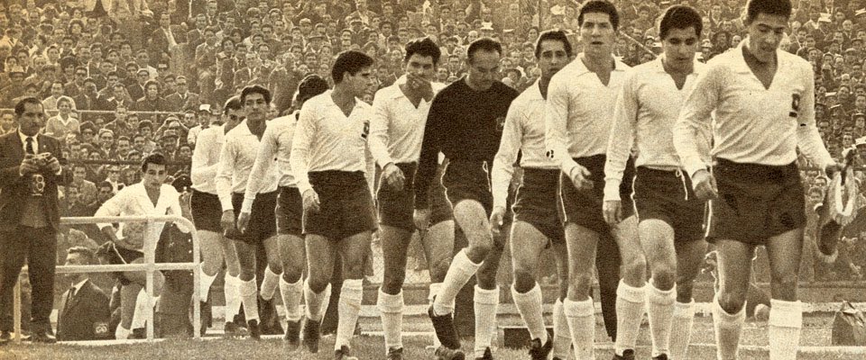 sifup's tweet photo. 📸 Imágenes de un Mundial inolvidable. Gracias a todos los héroes de 1962, que nos dejaron recuerdos imborrables para futuras generaciones @LaRoja #tomala #metete #remata https://t.co/2oHvaRBeaY