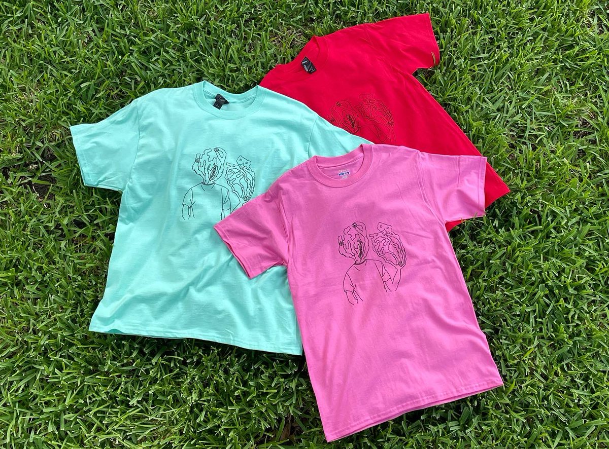 headbaash's tweet photo. Ik most of y’all follow me on insta already but incase you don’t, I just dropped some clothes I made! All graphics are Hand drawn and hand printed onto the shirts and jorts. @headbaash on Instagram :) https://t.co/Qdkl8bXr93