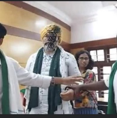 FarmerNeedIndia's tweet photo. स्याही राकेश टिकैत पर नहीं किसानों के अस्तित्व पर फैंकी गई है,😡

म्हारी पगड़ी पर फैंकी गई है 😡 https://t.co/u46tNDfxww