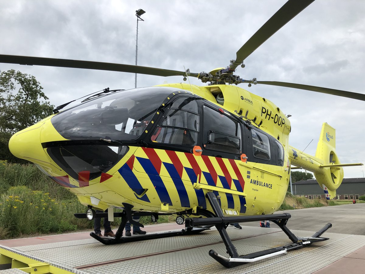 kijlstra's tweet photo. De ambulancehelikopter Medic 01 van dichtbij bekijken? Dat kan! Ter ere van het eerste lustrum maakt de Medic 01 woensdag 8 en donderdag 9 juni een tour langs de Friese Waddeneilanden.

Ontdek hier waar jij de ambulancehelikopter kunt bezichtigen: https://t.co/7zxSjR5jB6 https://t.co/yeyhzKWf6j