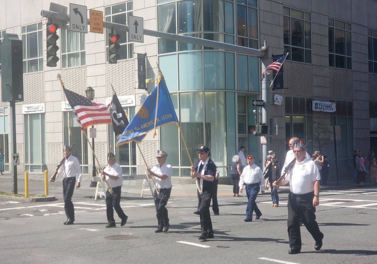KGKraetzerMedia's tweet photo. #MemorialDay2022 Parade starts off in White Plains NY @sonsdny Squadron 135 provides color guard.
@wpmayorroach 
@NY_Legion @AmericanLegion #americanlegion #SALStrong https://t.co/HL6HV4cC0b