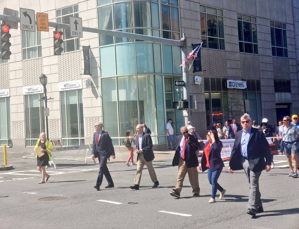 KGKraetzerMedia's tweet photo. #MemorialDay2022 Parade starts off in White Plains NY @sonsdny Squadron 135 provides color guard.
@wpmayorroach 
@NY_Legion @AmericanLegion #americanlegion #SALStrong https://t.co/HL6HV4cC0b