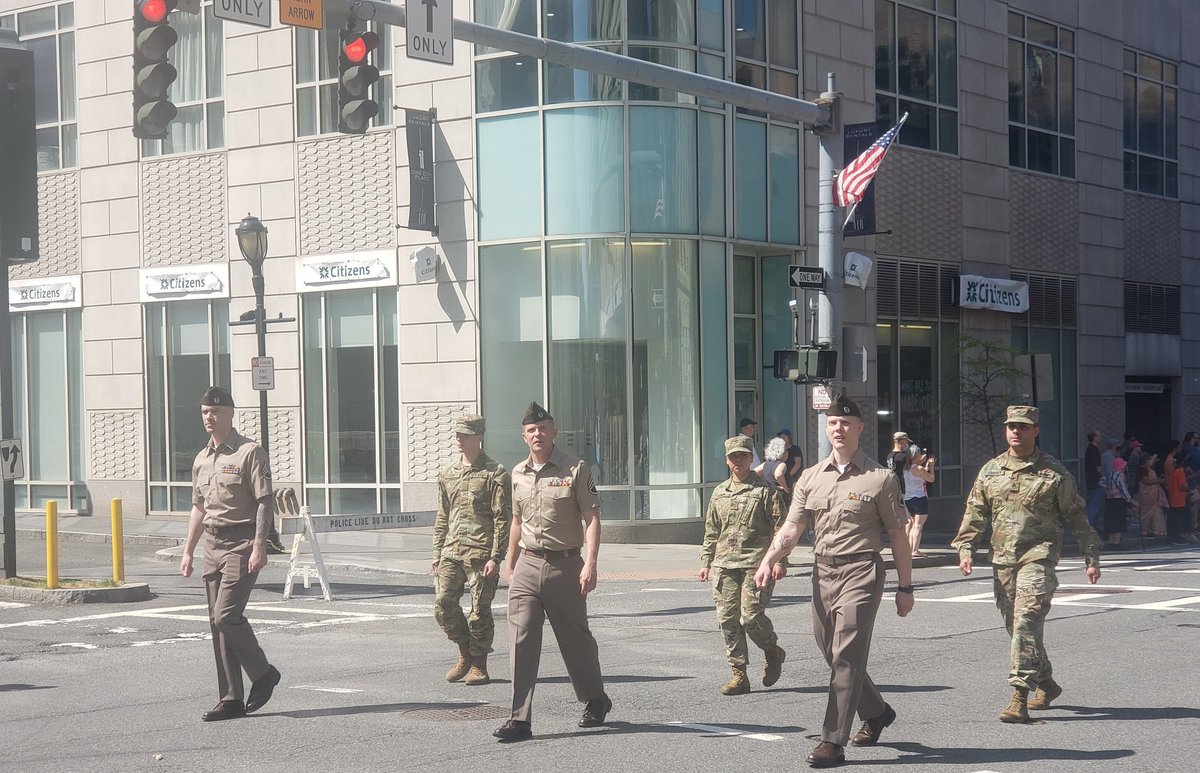KGKraetzerMedia's tweet photo. #MemorialDay2022 Parade starts off in White Plains NY @sonsdny Squadron 135 provides color guard.
@wpmayorroach 
@NY_Legion @AmericanLegion #americanlegion #SALStrong https://t.co/HL6HV4cC0b