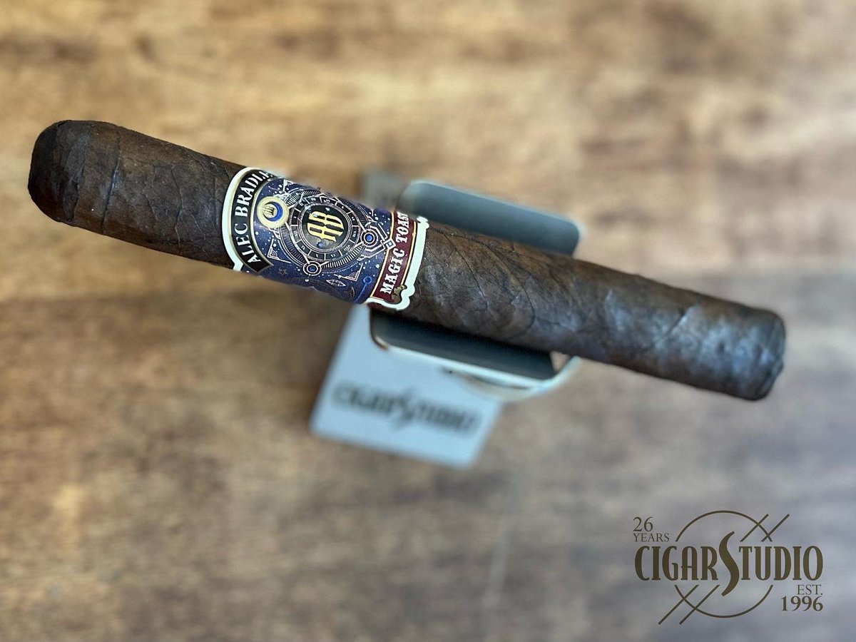 CIGAR_STUDIO_'s tweet photo. Alex’s Monday Cigar Post Is The Alec Bradley Magic Toast Toro.

https://t.co/FNNec97ObU https://t.co/JTzwWlP7sh
