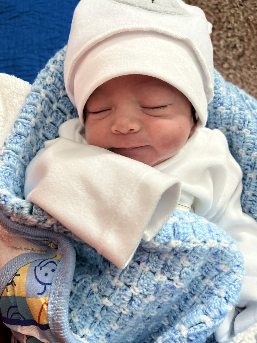 csrolon's tweet photo. Mucho tiempo me escuche decir “la felicidad no existe” pero hoy volví a sentir…ESTOY FELIZ!! Esta cosita pequeñita que vino a traer felicidad a mi vida se llama Ignacio y es el bebé mas hermoso que vi💙🫶🥹 Mi Florcita ya es mamá 😍 https://t.co/HWZz1Css99
