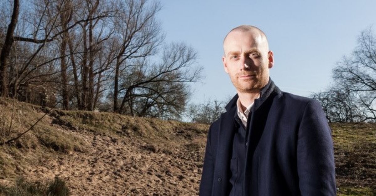 ArnhemsKlimaat's tweet photo. Joost Emmerik is onlangs door de Academie van Bouwkunst Amsterdam benoemd tot hoofd van de masteropleiding Landschapsarchitectuur. Tijdens het #Klimaatcafé op 2 juni deelt hij wat het vormgeven van onze tuinen vertelt over onze relatie met de #natuur. 👇🏡
https://t.co/fbrw3fHF9p https://t.co/Z7oZS9GeUy