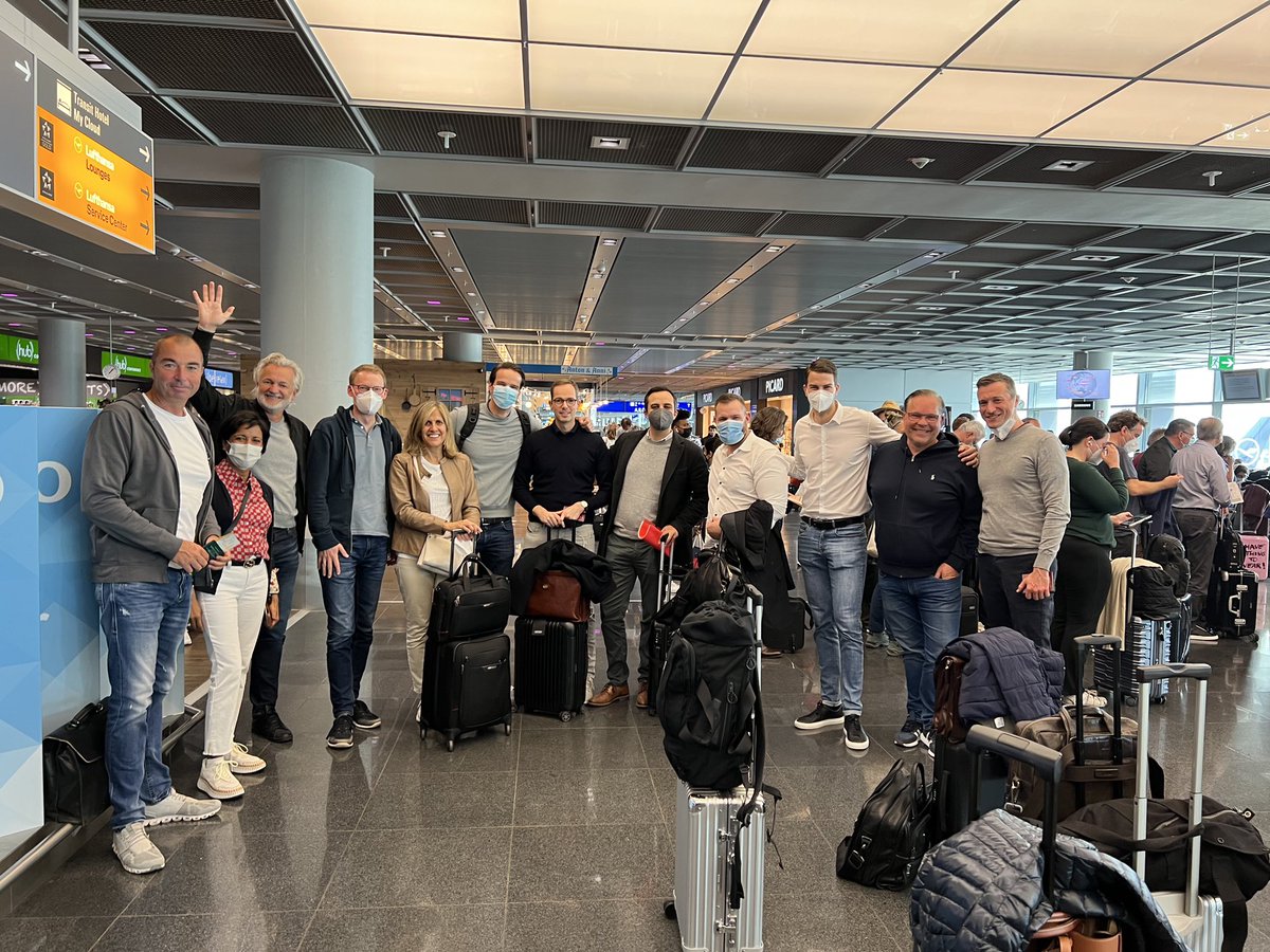 KSchlautmann's tweet photo. Das Bertelsmann Management Team auf dem Weg zur Harvard Business School in Boston zum Strategy Offsite. https://t.co/EhHrZGeL6x