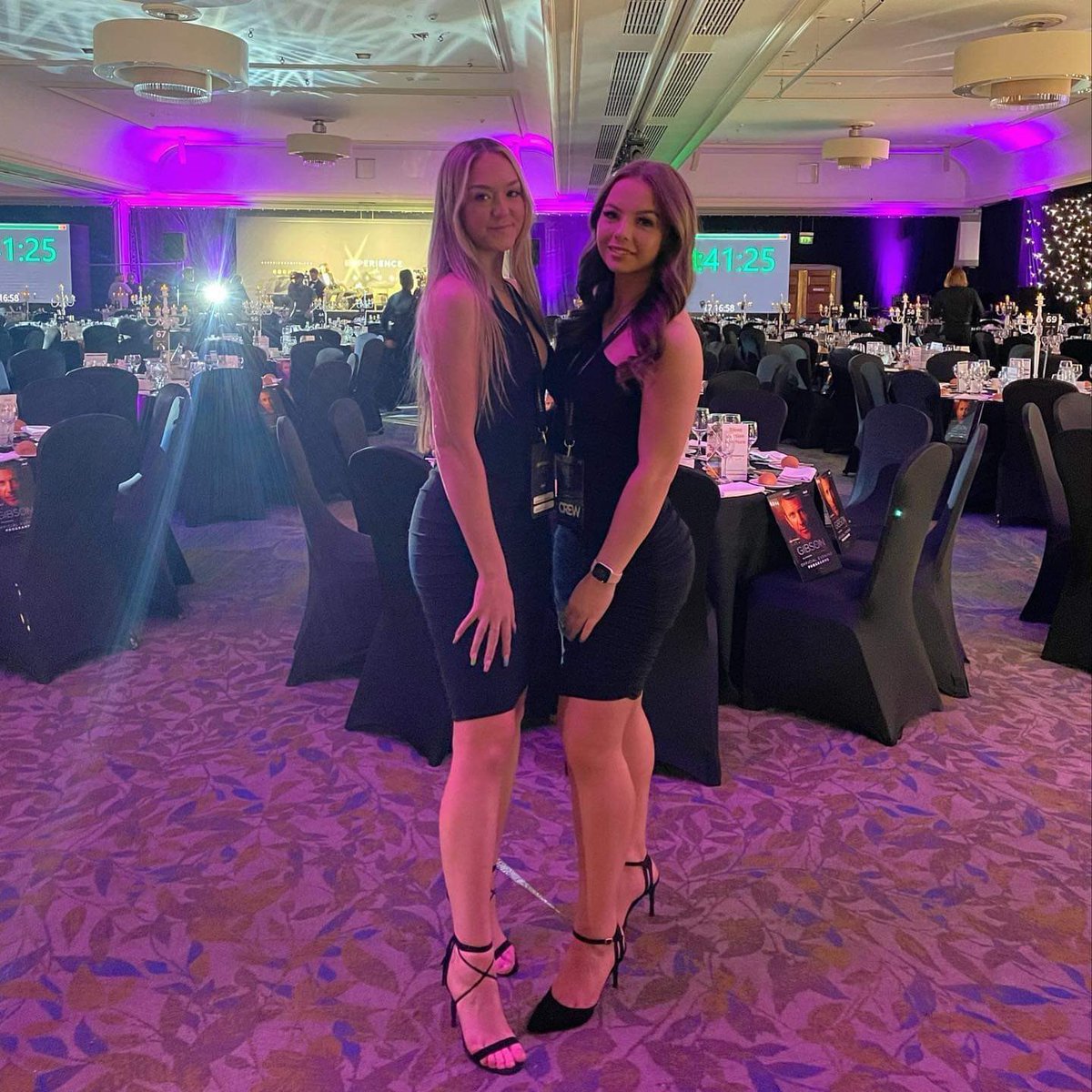CastlefordClaws's tweet photo. Jess and Becky ready for the guests @AnExpWith ❤️👏🏻⭐️ https://t.co/PC9cBCSuex