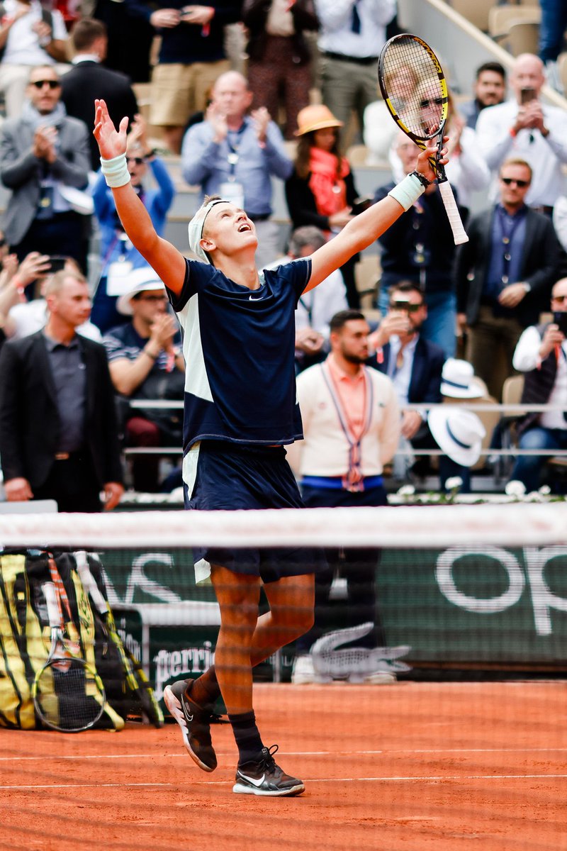 Great victory against a top player who has always been an inspiration for me <a href="/steftsitsipas/">Stefanos Tsitsipas</a> 👏🏼👏🏼 

📸 #RolandGarros