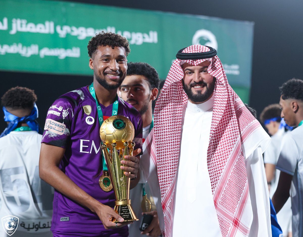 Alhilal_EN's tweet photo. 🏆 2nd League title in a row 🏆
Blue-gold generation 💙🥇
#AlHilal 🔝 https://t.co/leF2cZGMWU