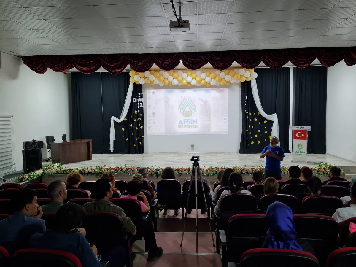 mehmetfatihguvn's tweet photo. Doç. Dr. Gülbin Özdamar Akarçay'ın Afşin Belediyesi Kültür Merkezi'ndeki fotokamp söyleşine katıldık. Bu güzel söyleşi için kendisine teşekkür ediyoruz.
#afşin #fotoğraf #fotokamp #söyleşi #fotoğrafçılık https://t.co/uudHiTFgUp