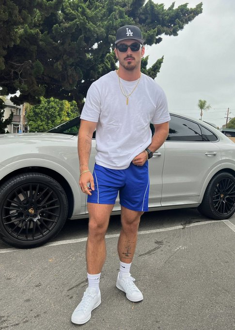 gimme your best pickup line https://t.co/CVDM53xIhV