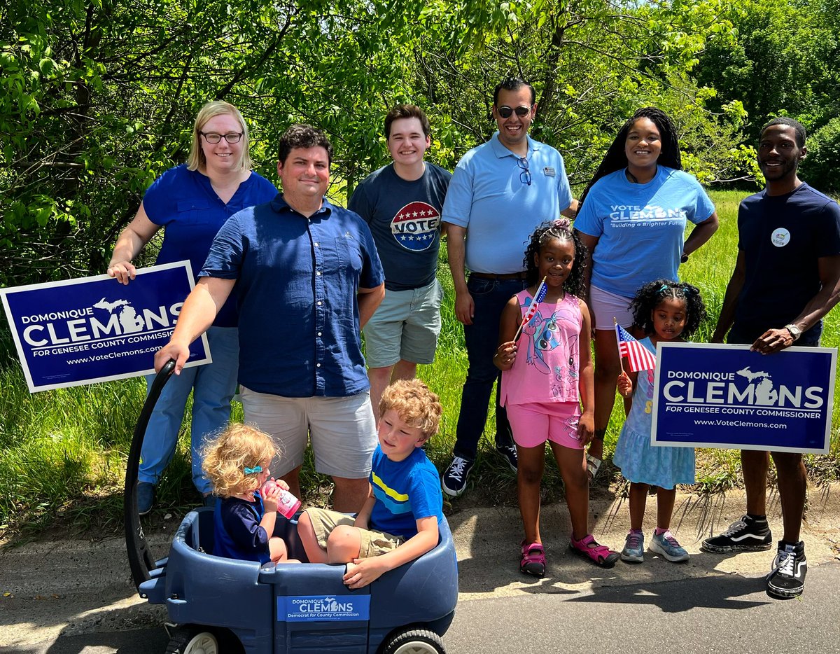 VoteClemons's tweet photo. Team Clemons had a blast at the Burton Memorial Day parade! #BuildingABrighterFuture #VoteClemons https://t.co/AoJfCw5qX5