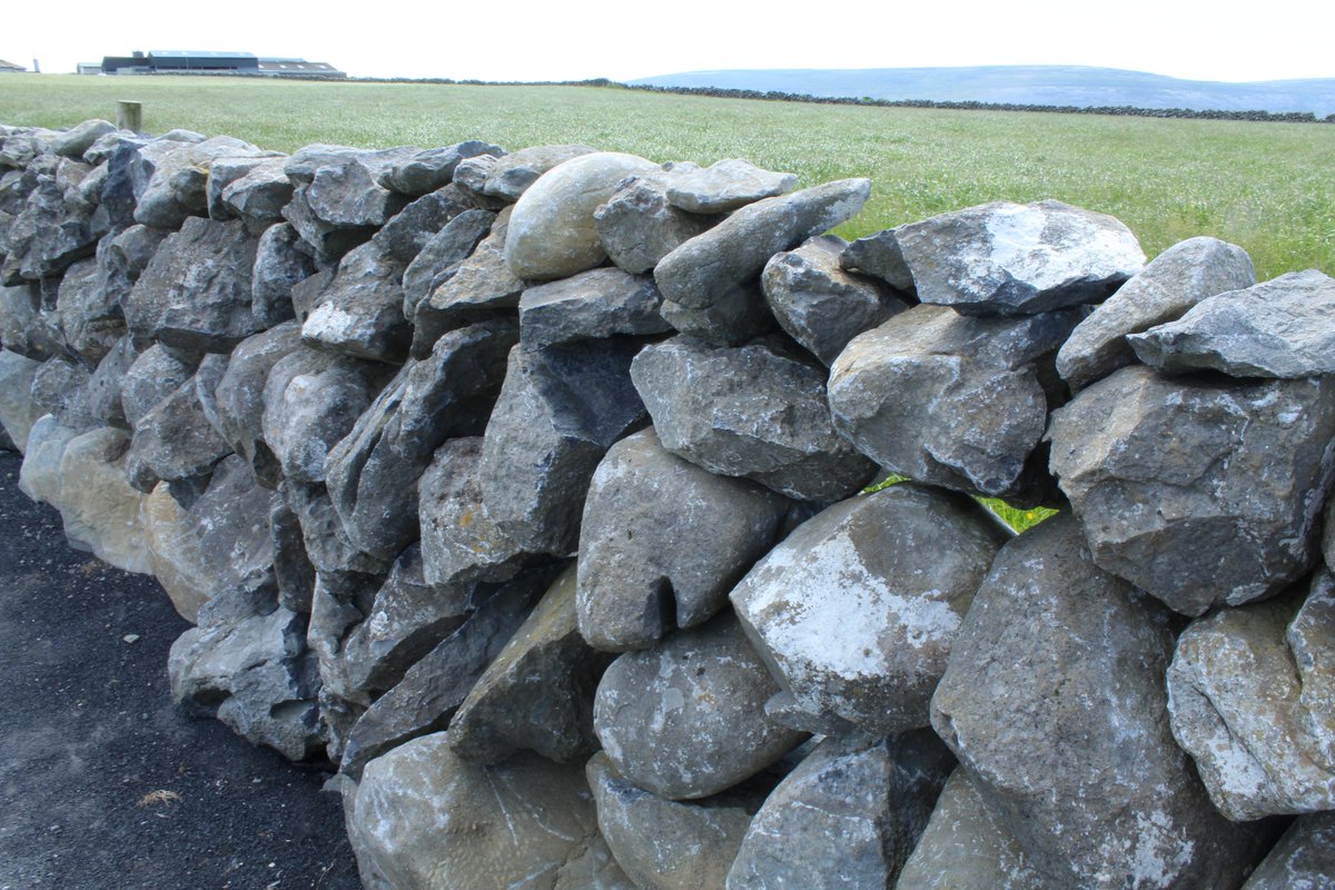 Bernade44159752's tweet photo. I'm amazed how they create this.
#Irishcraft
#stonewall
#photography https://t.co/YCqn3RiOPT
