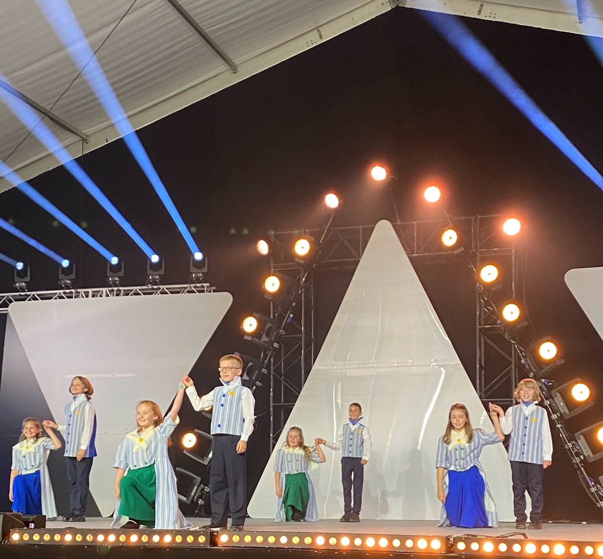 Llongyfarchiadau mawr i’r criw dawnsio gwerin!Roeddech chi’n wych🌟Roedd eich gwynebau yn dweud y cwbl..eich bod chi wir wedi joio bod ar lwyfan ‘steddfod yr <a href="/Urdd/">Urdd Gobaith Cymru</a>.Diolch i Mr Davies am ei holl waith caled a diolch i’r rhieni am deithio mor bell i gefnogi a chynrychioli’r ysgol😊