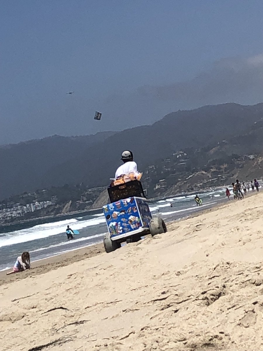 elizabethtmch's tweet photo. My people, my people, my people. At the crack of dawn or in the afternoon, biz is biz. No holy-day.
#ambulante #immigrant #inmigrante #streetvendors #workingtolive #livingtowork #la #memorialday #holiday https://t.co/6wb4KV8xQl