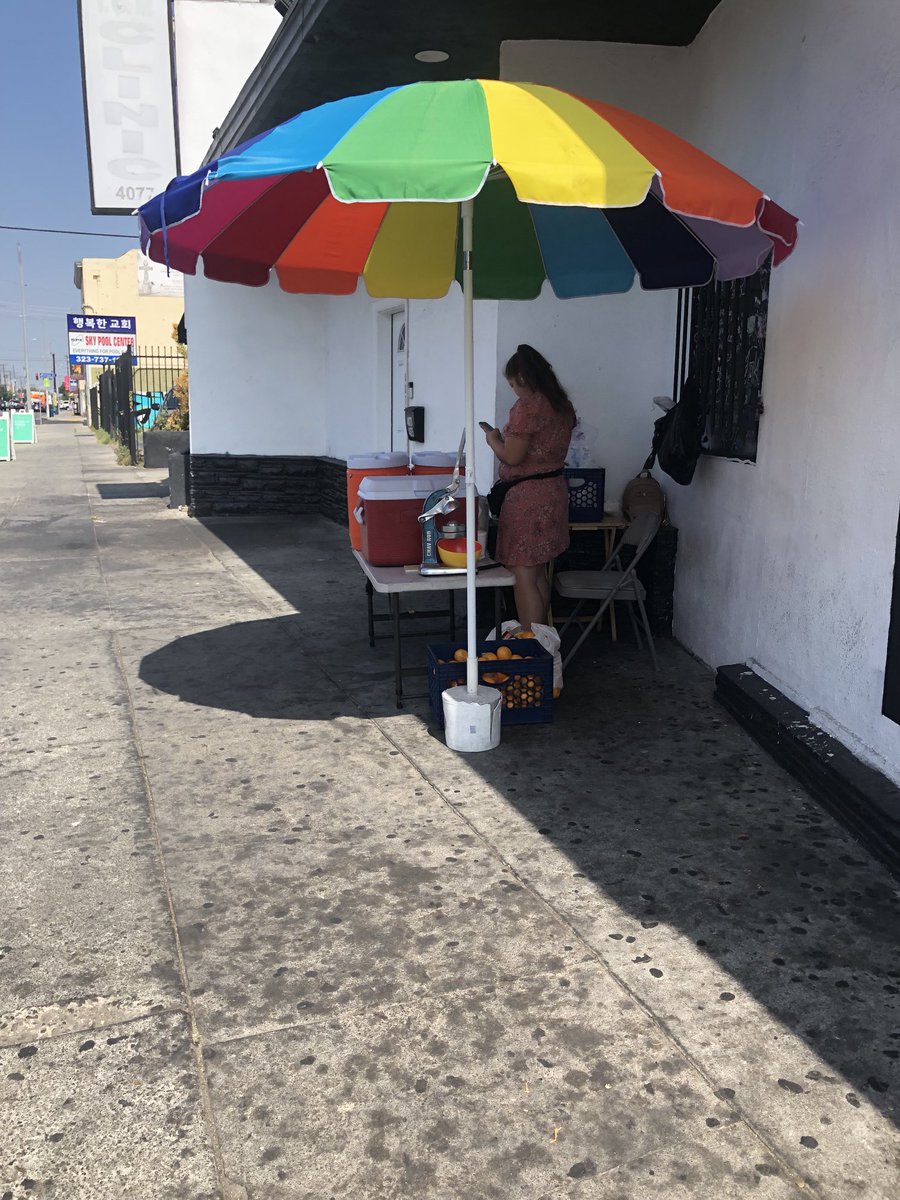 elizabethtmch's tweet photo. My people, my people, my people. At the crack of dawn or in the afternoon, biz is biz. No holy-day.
#ambulante #immigrant #inmigrante #streetvendors #workingtolive #livingtowork #la #memorialday #holiday https://t.co/6wb4KV8xQl